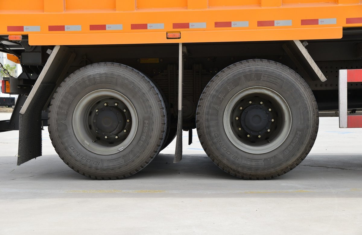 Used 8*4 Dump Truck For Sale Shacman 430hp CNG Engine M3000S 11 Meters Long A/C