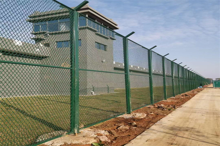Powder Coated Welded Razor Custom Barbed Wire Fencing Fence Mesh 100X100mm Factory