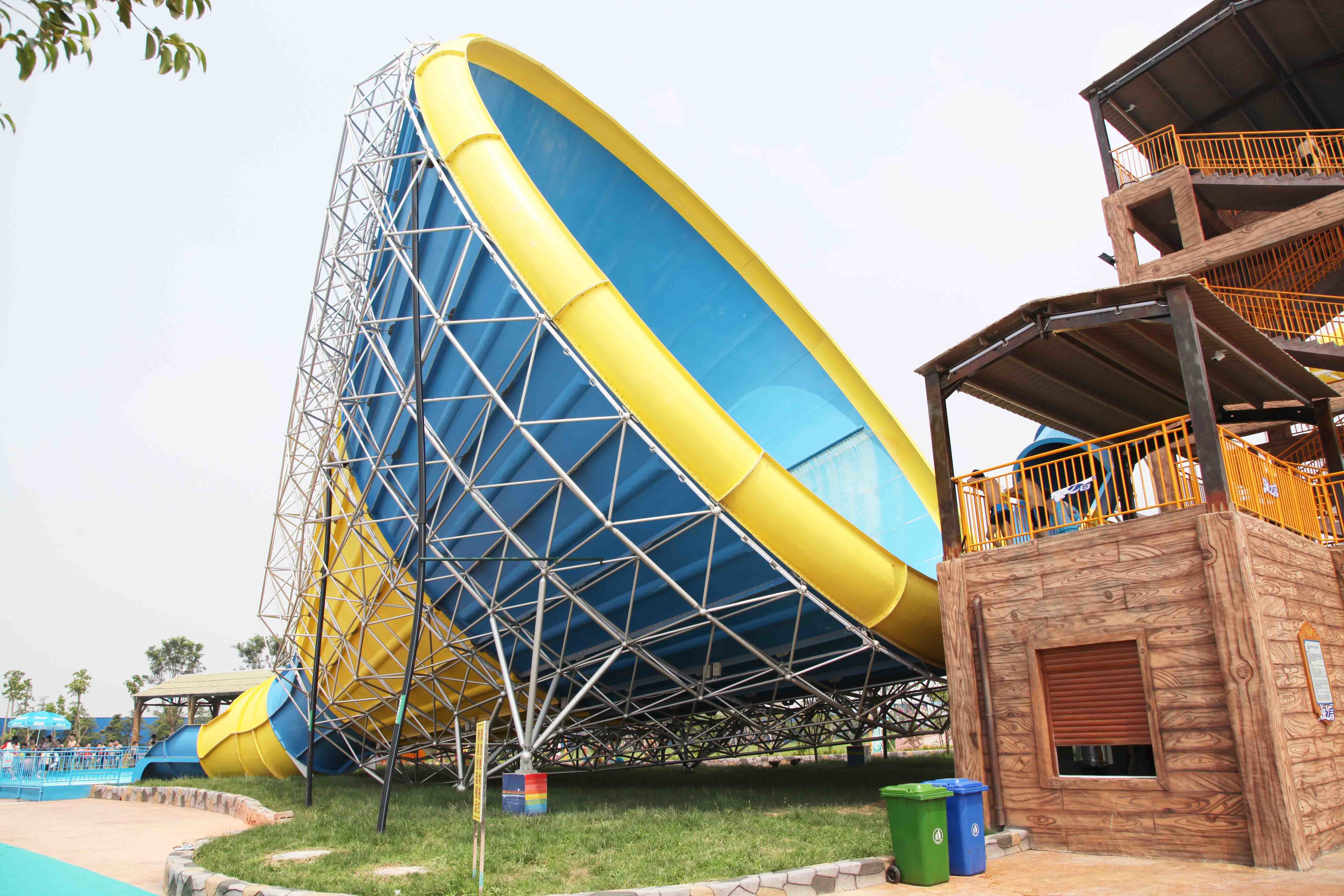 Super Tornado Fiberglass Water Slides With 14.6m Platform Height