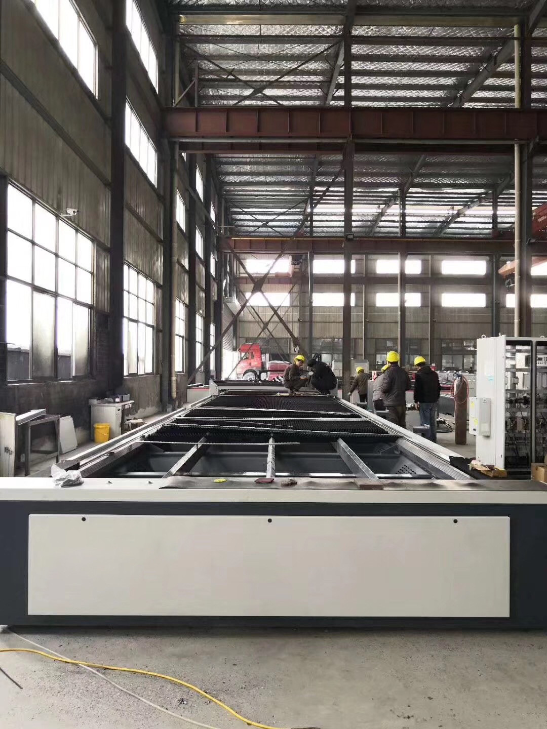 Type 6020 sheet metal fiber laser cutting machine 1500W price by jiangsu manufacturers lazer machine