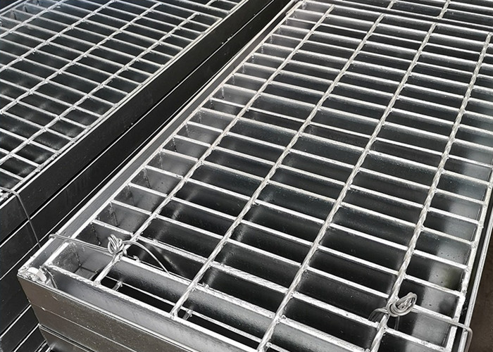 Serrated 30*100mm Hot Dip Galvanized Steel Grating High Strength