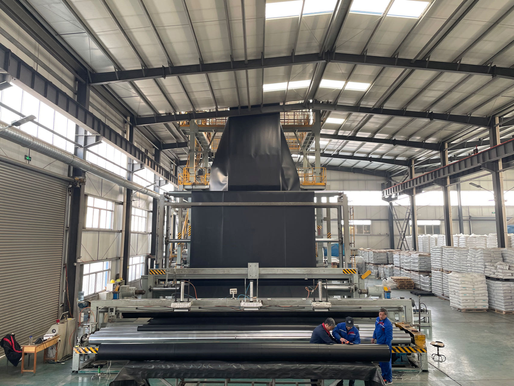 0.5mm and 0.75mm HDPE Geomembranes for Environmental Protection Length 50m-100m/Roll