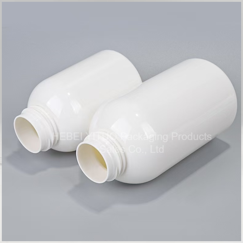Reusable Empty White Plastic Shampoo Container / Custom Shampoo Bottles