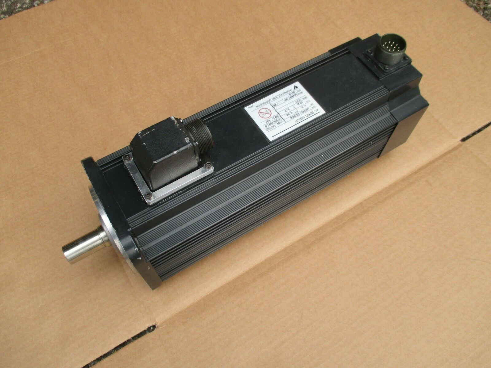 USAFED-13CB20E 1.3kw ,8.34N/m ,1500 t/min ,9.7A , Original New 3 -5 Working Days Delivery