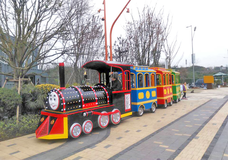Thomas Small trackless sightseeing train Speed 28km/h FRP Motor Power 3KW