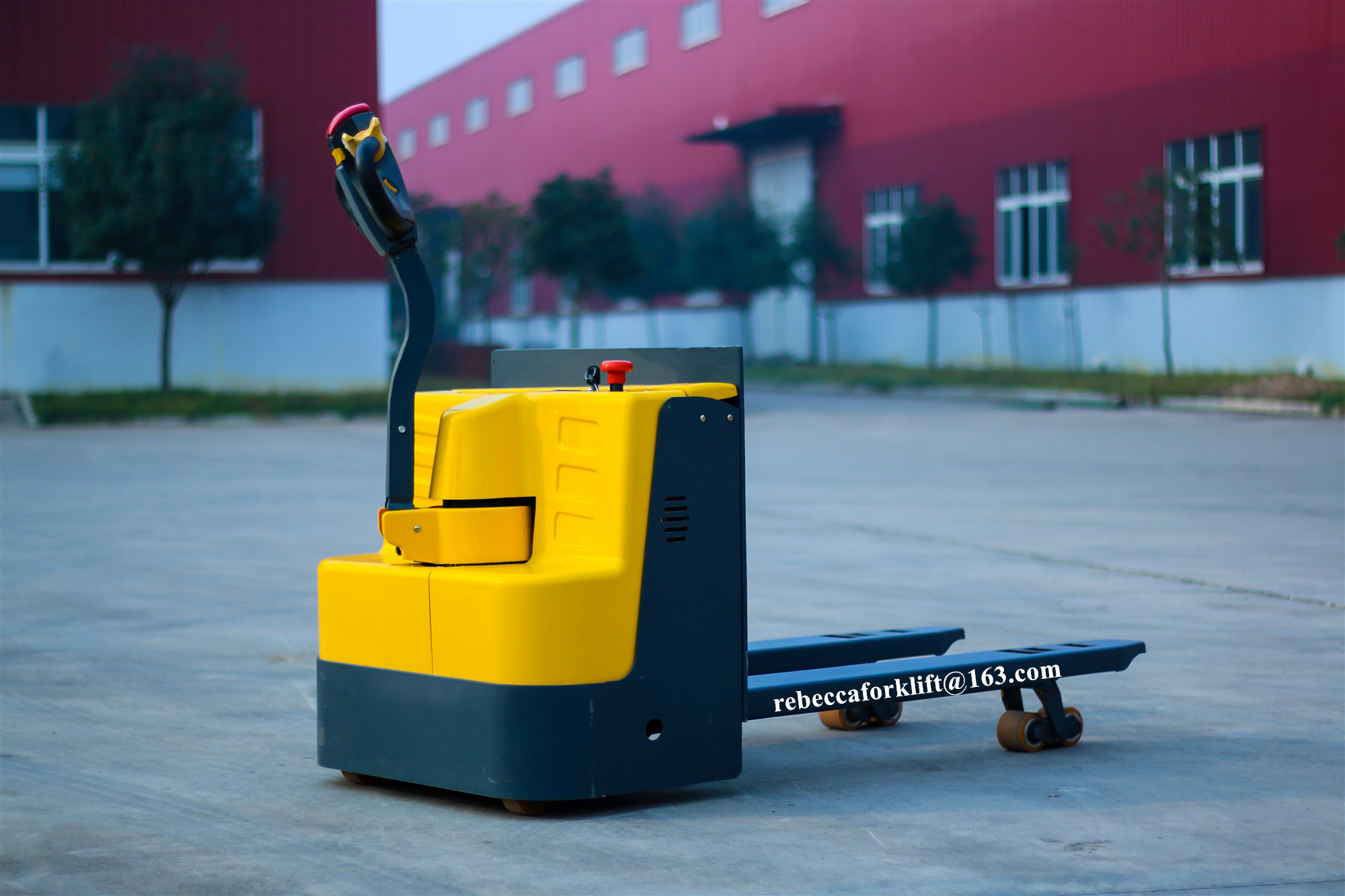 Small Industrial Pallet Truck With Battery 1500kg Good Security Protection