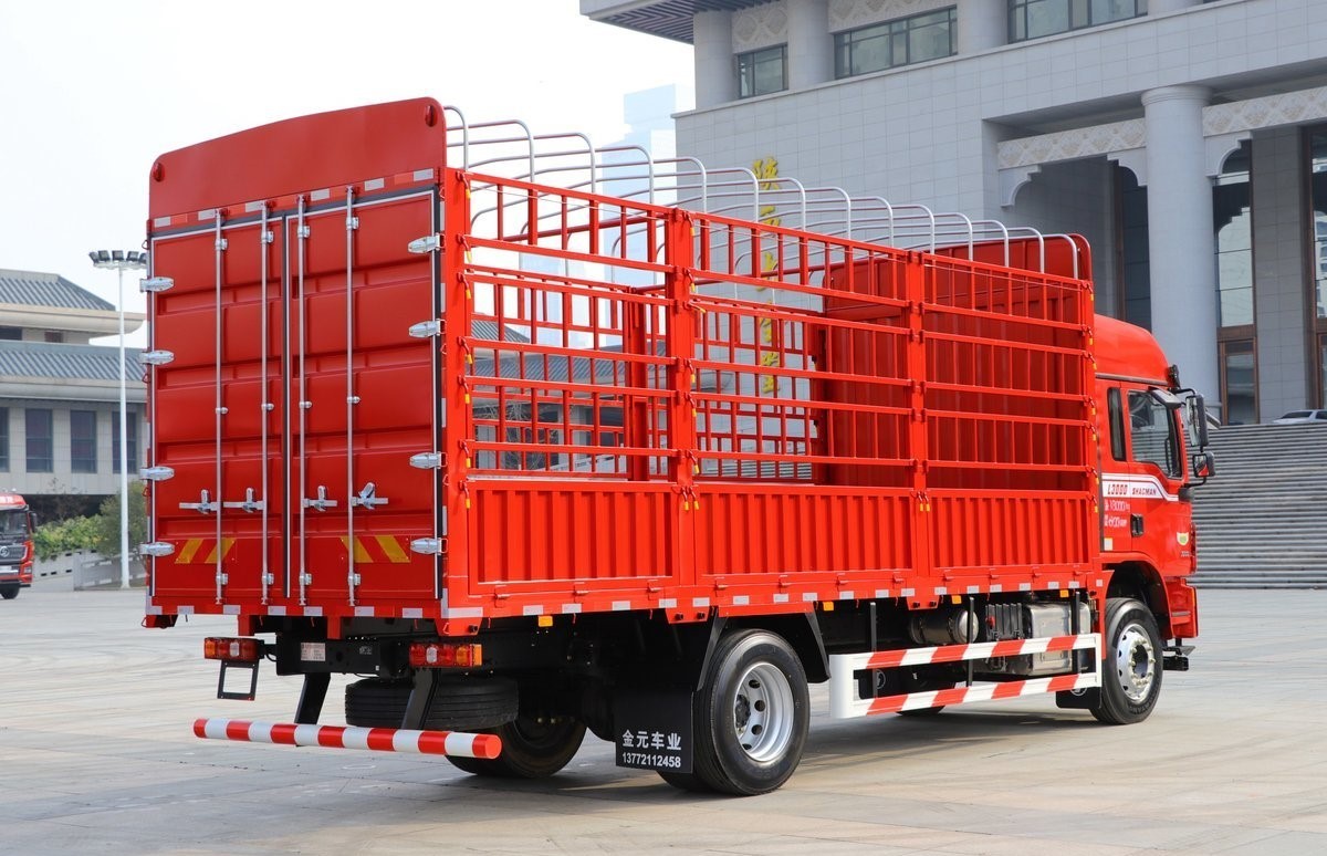 10 Forward Shift Number Shacman L3000 Cargo Truck With Dry Cargo Box And Double Cabin