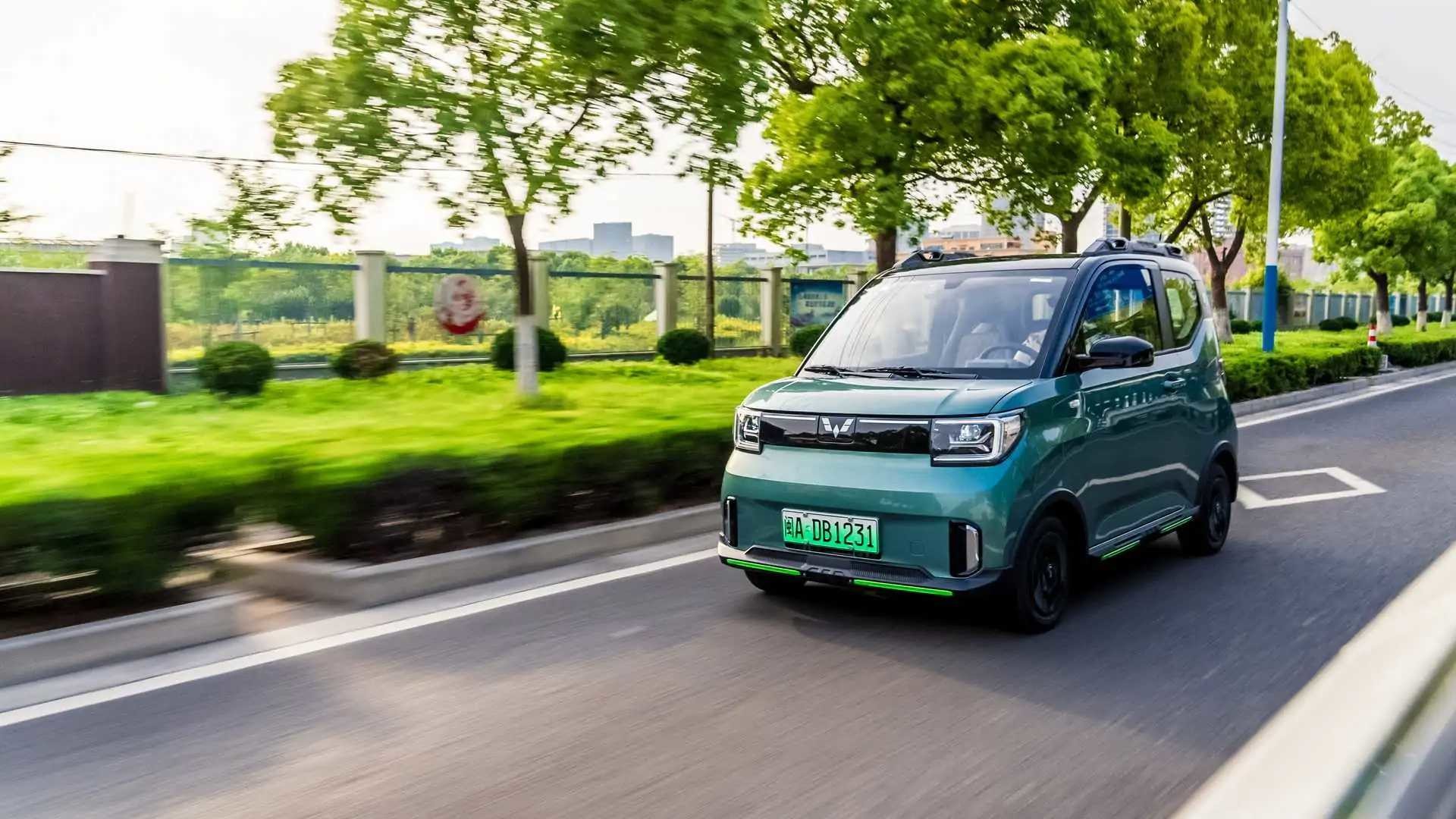 Wuling Game Boy Small 3 Door Cars 120km 2 Box 4 Seater Electric Car