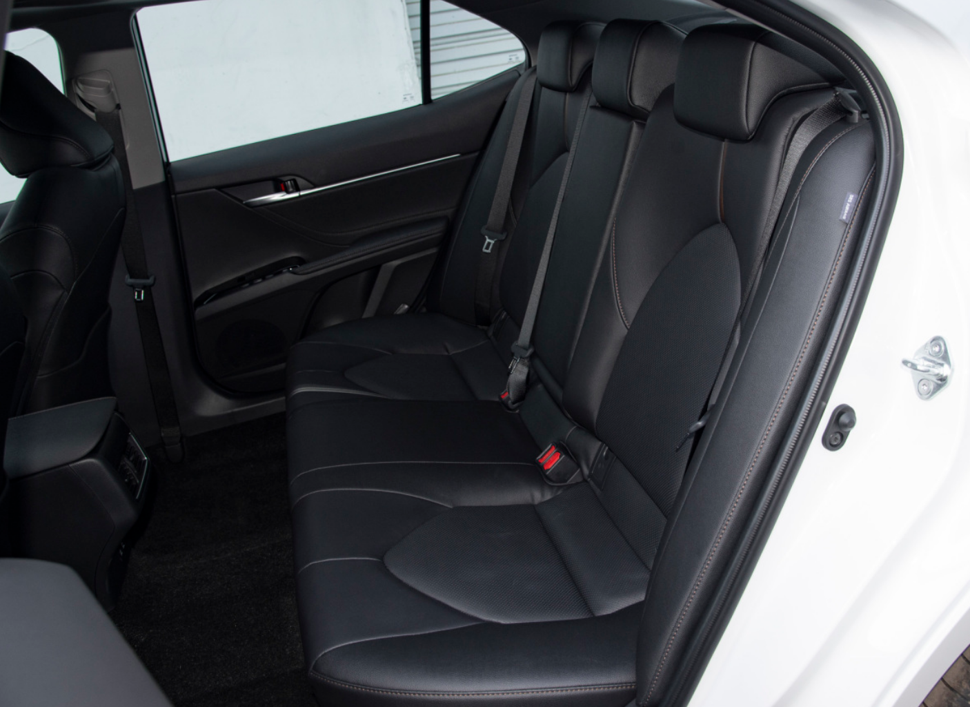Naturally aspirated 2023 2024 To-yota C-amry 2.0 L 177 horsepower Hybrid car made in 0km used cars to-yota and with a