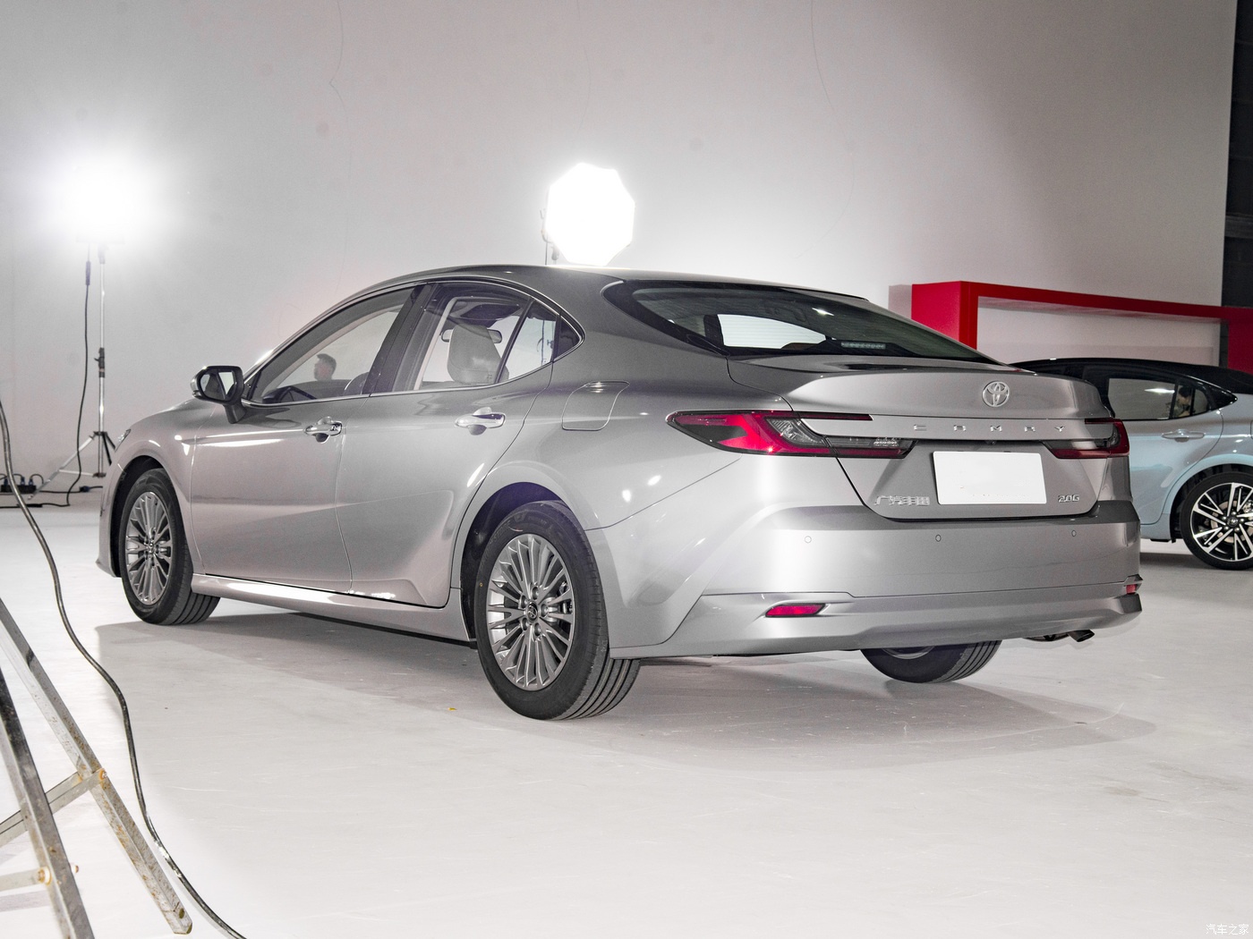 2024 Toyota Camry 2.0G Luxury Edition LHD 5-Seater Gasoline Sedan Auto Leather Seats Stock ABS Yes Displacement 1.5-2.0L