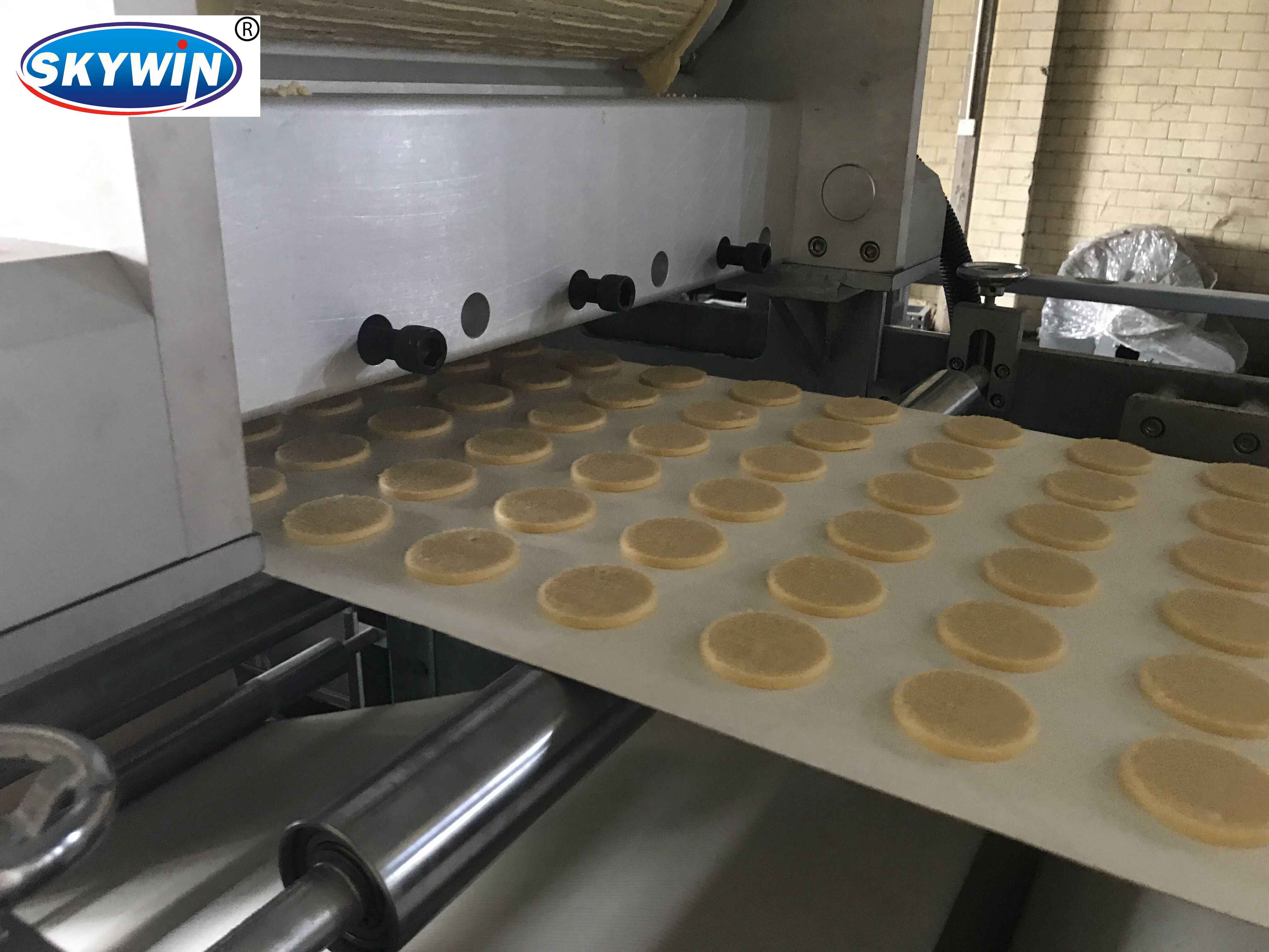 Servo Motor Controlled Cookie Making Machine / Cookies Forming Machine