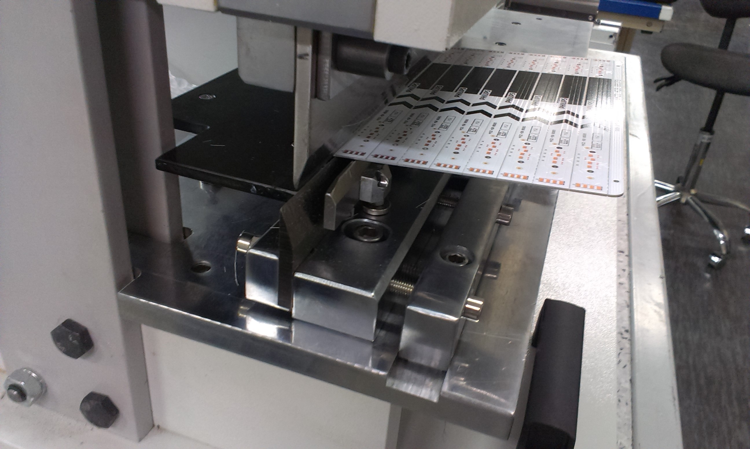 High Precision PCB Depaneling Machine , Customized PCB depanelizer