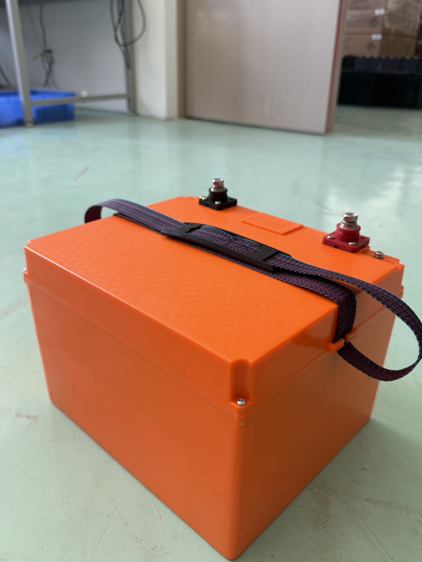 Compact and Lightweight 25.6V 100Ah LiFePO4 Battery for Easy Installation in Various Applications