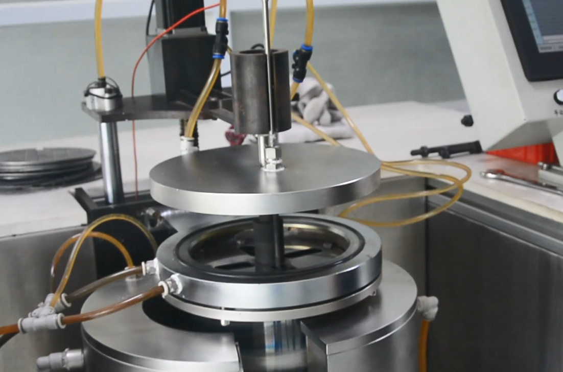 950℃ Temperature Vacuum Brazing Machine For Ultra Hard Material Tools Welding