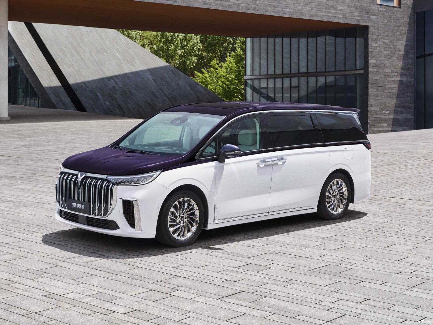 2024 Voyah Free Dreamer Left Hand Luxury Leather MPV EV Maximum Torque 620Nm Fuel Pure Electric Automotive Battery Automobile