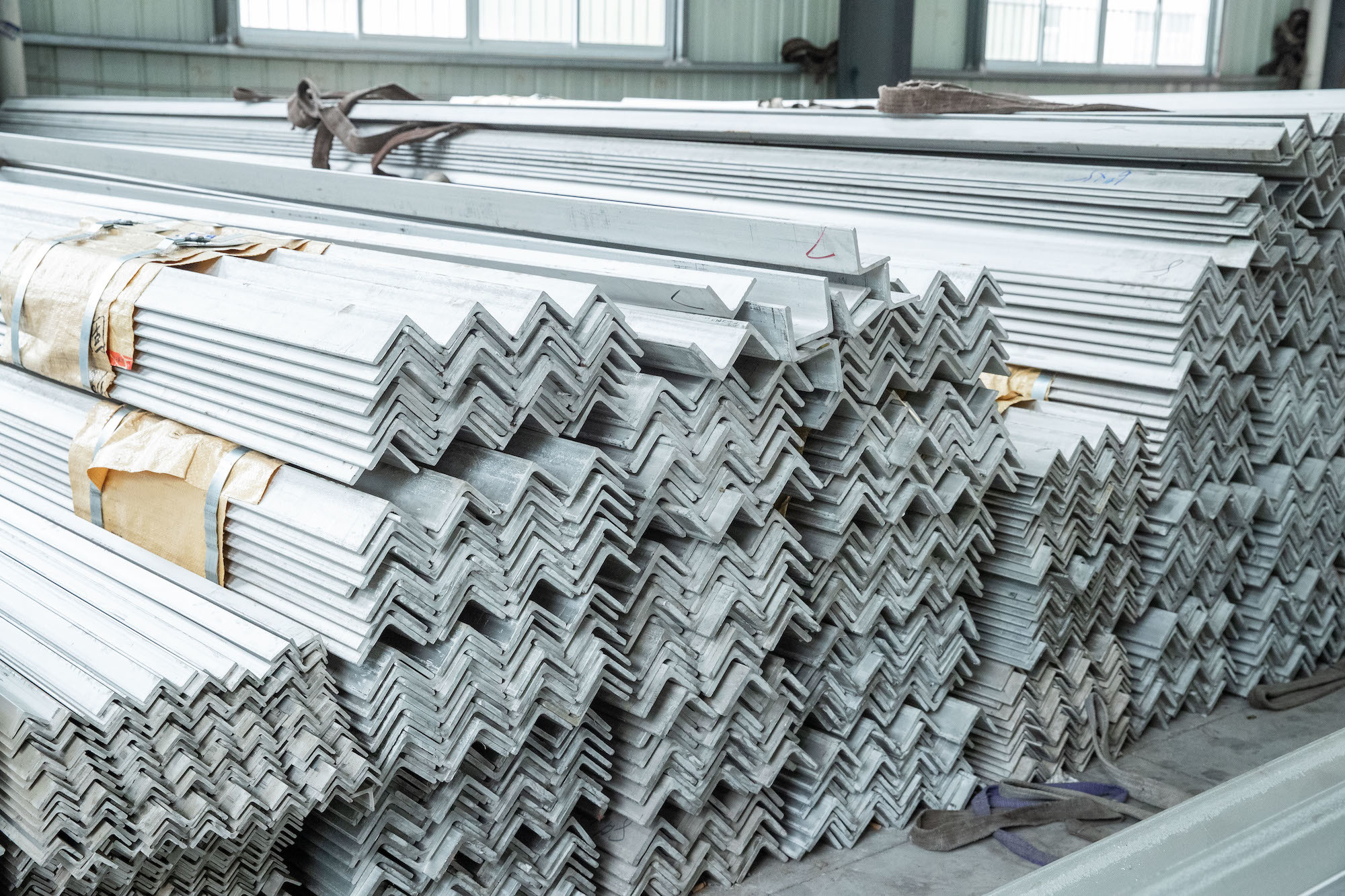 Enqual Ss Slotted Angle 300 Series Stainless L Channel For Building Structure