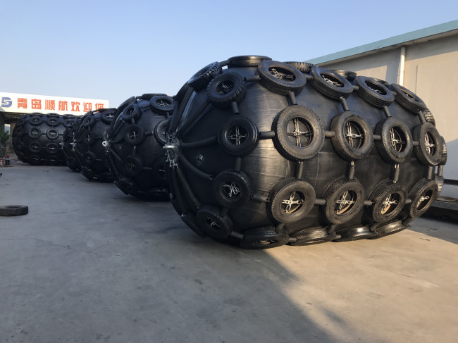 ISO17357 Submarine Fender Boat Pneumatic Rubber Fenders Hot Dip Galvanizing Accessories