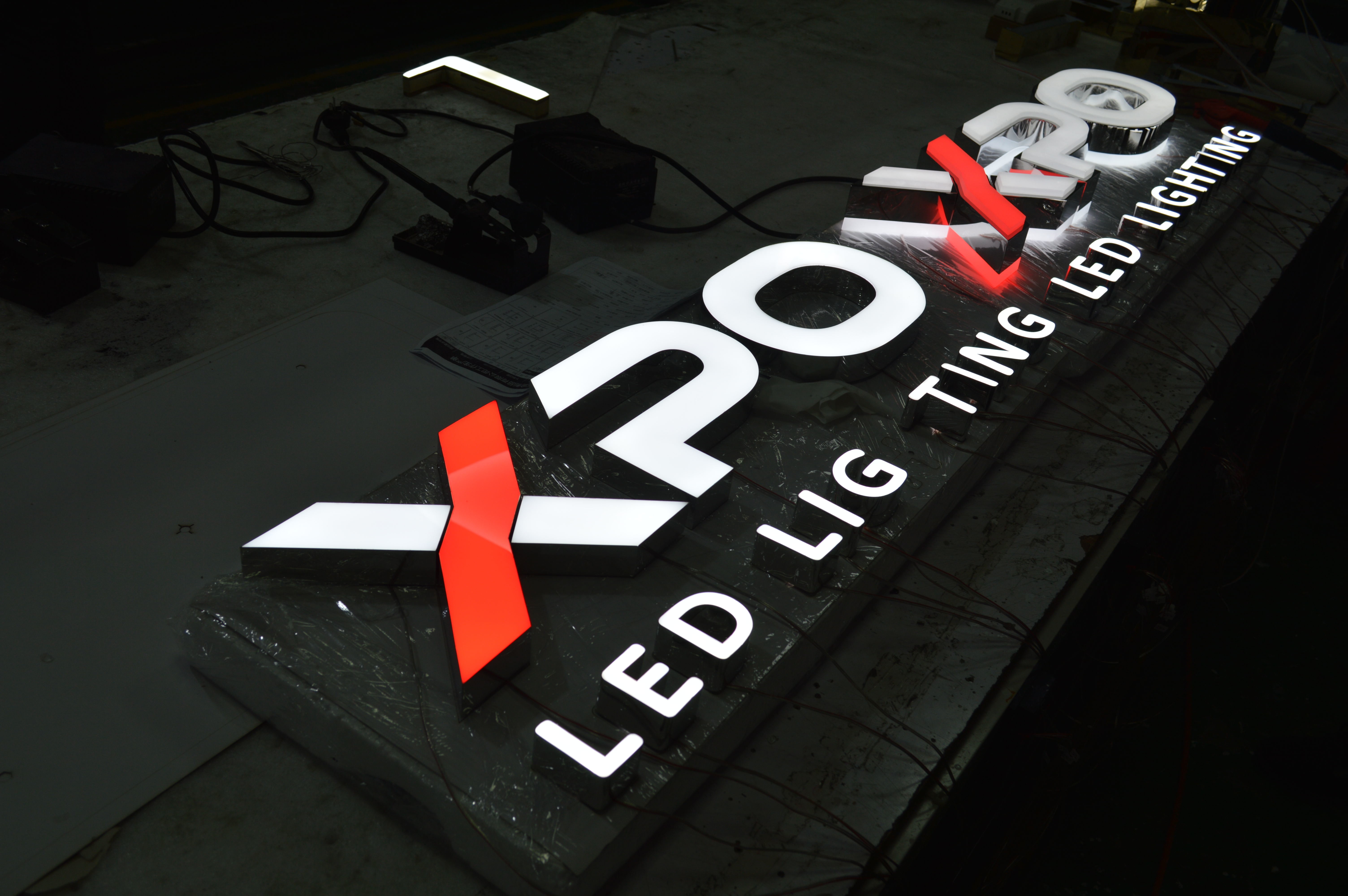 12mm Illuminated Channel Letter Signs Mathews card For Hotels / Facade