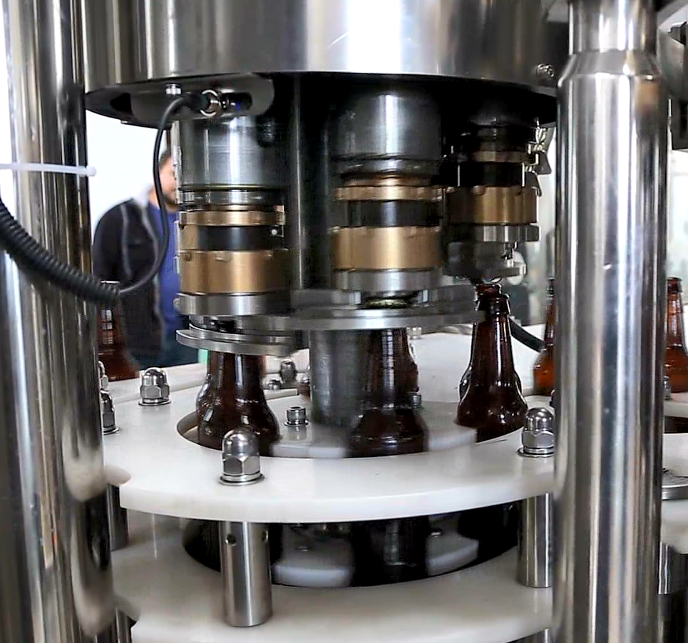 200ml-2500ml Automatic Beer Filling Machine With Plastic Caps And Crown Caps