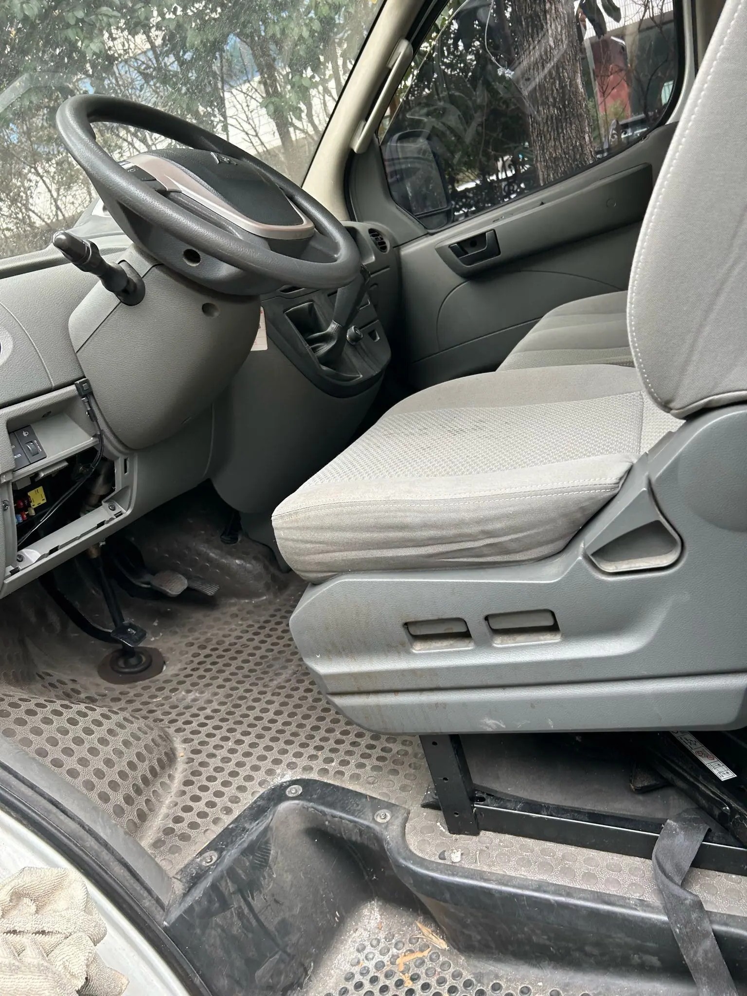 Used Mini Vans High Roof 12 Seats Front Engine 6 Meters Diesel Engine EURO IV 2nd Hand MAXUS SH5041