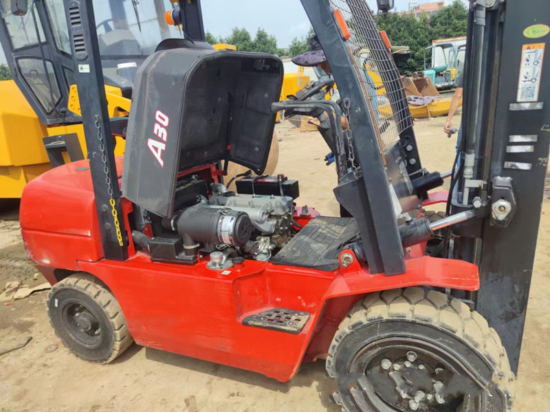 Used 14 Ton Four-Wheel Internal Combustion Forklift With CUMMINS Engine