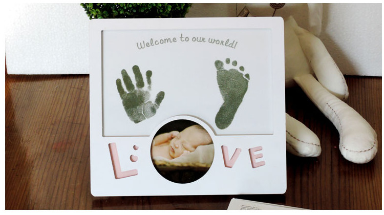 Custom Baby Birth Souvenirs Inkless Handprint / Footprint Photo Frame for Parents Gift