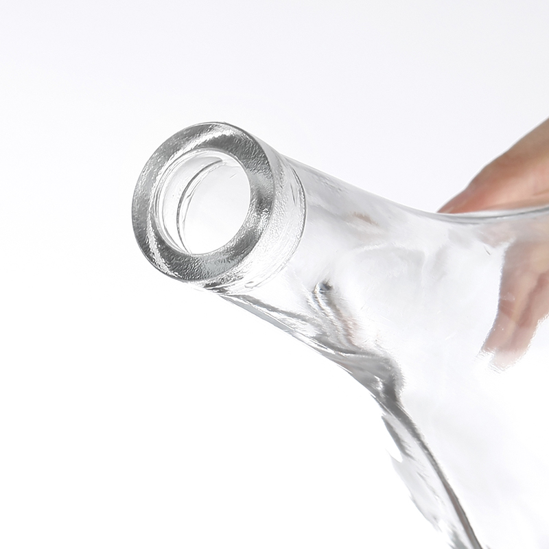 Aluminum Plastic PP Collar Material 500 ml Transparent Customized Embossed Liquor Bottle