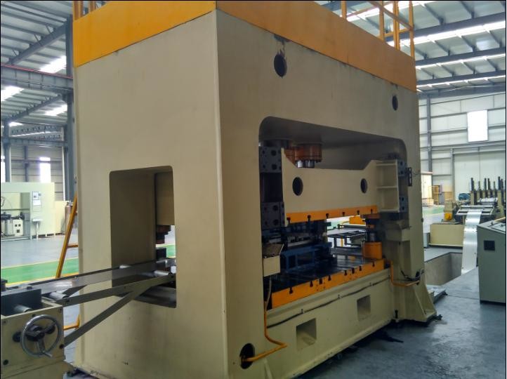 Automatic Steel Roller Forming Machine , Car Cross Beam Cold Roll Forming Machine