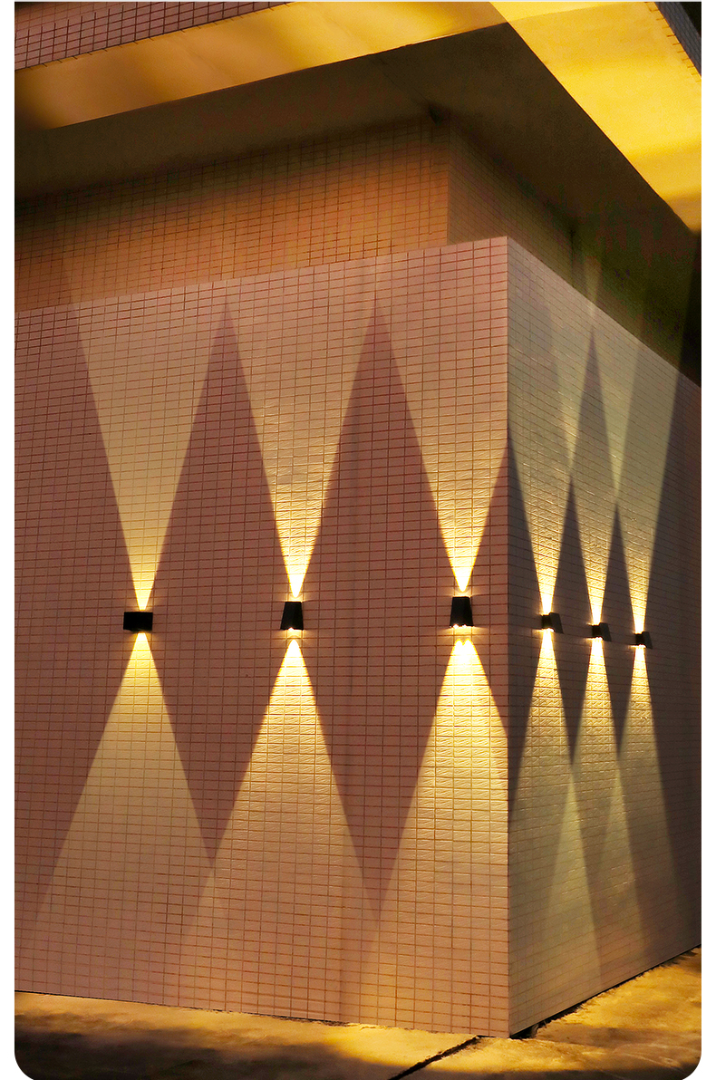 70LM LED Up And Down Solar Lights Outside Solar Wall Lamp For Stair Courtyard Hotel