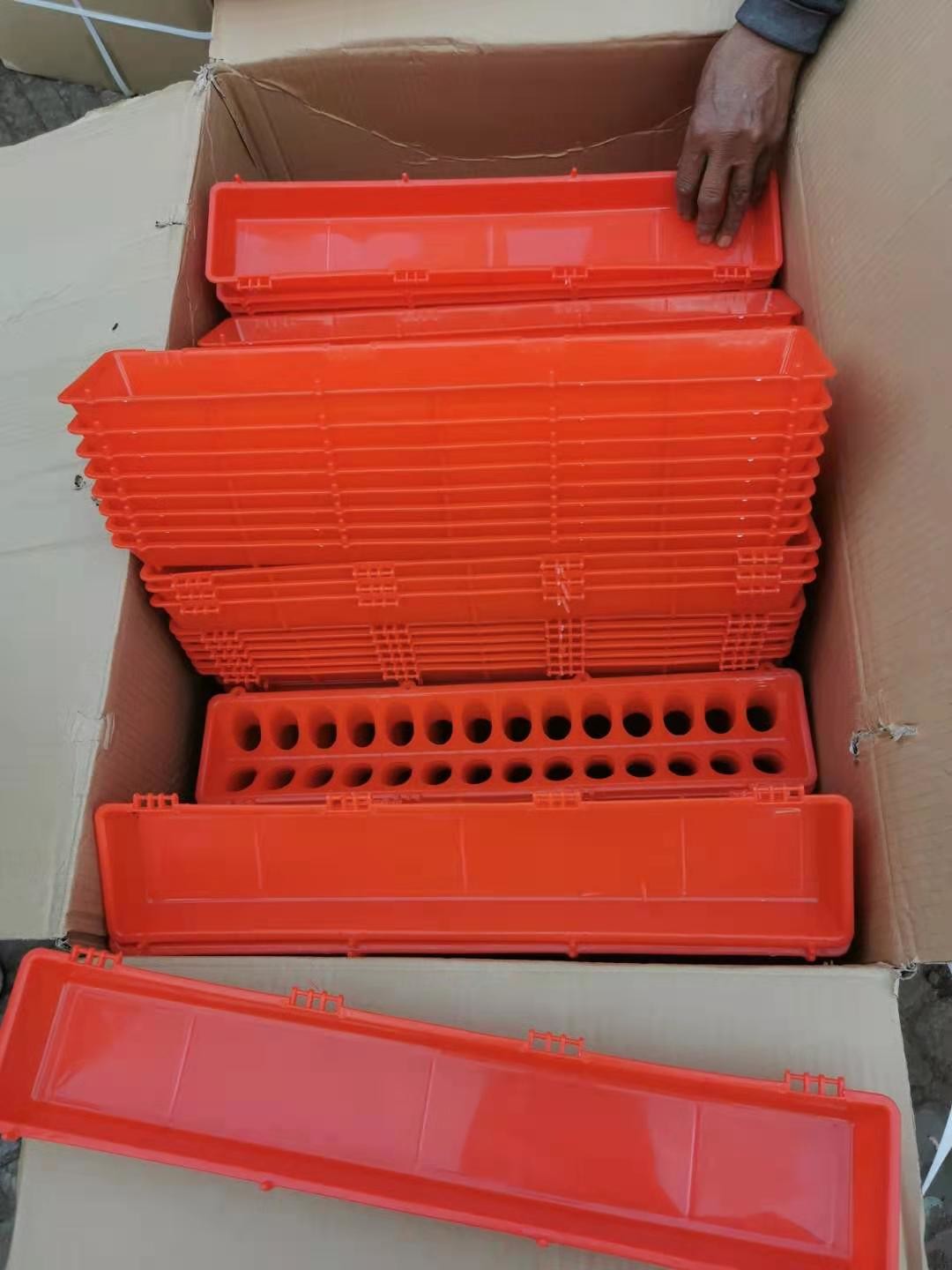28 Holes 50cm Long Plastic Poultry Feeder Manual For Pigeon Bird