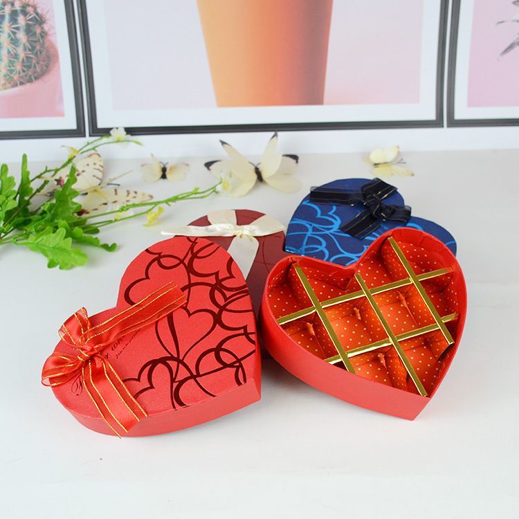 Fashion Luxury High Custom Christmas Seasonal Red Color Heart Shaped Lid and Base Paper Packaging Chocolate Box