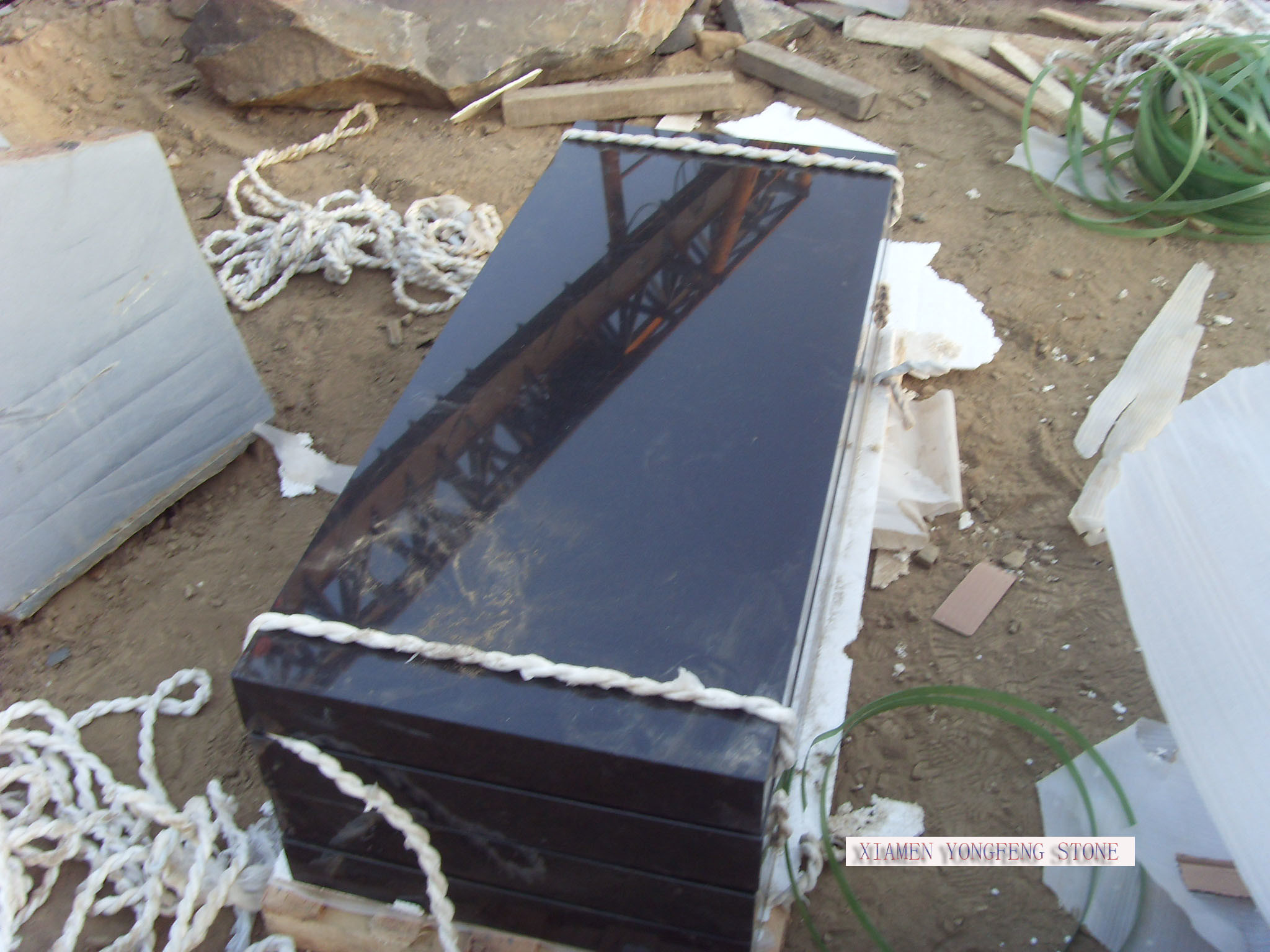 Monument Tombstone Granite Memorial Stones 3.04 G / Cm³ Density Black Russian Style