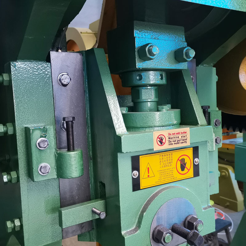 CNC Angle Mechanical Punching Machine 40T 3kw For Air Duct Steel