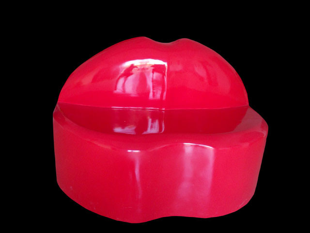 Hotel mall deco lip shape red fiberglass chair statue as functional furniture