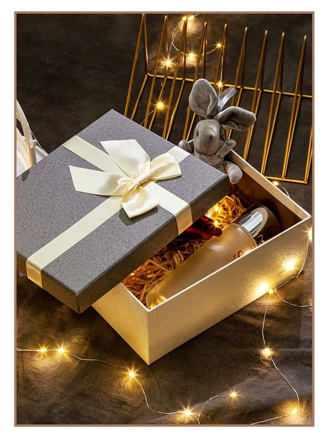 Customized Three Sizes Rigid Paper Gift Box With Bow For Spouse Friend Family
