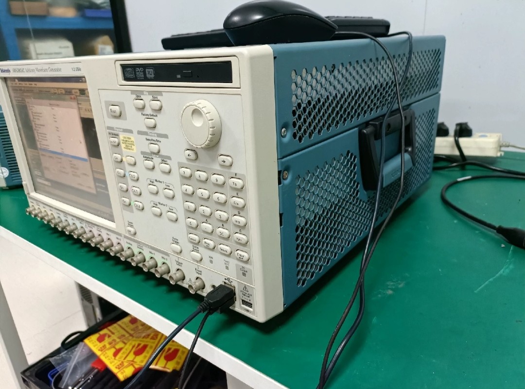 Tektronix AWG5014C Arbitrary Waveform Generator 1.2 Gsample Per Second 14 Bit Resolution 4 Channel