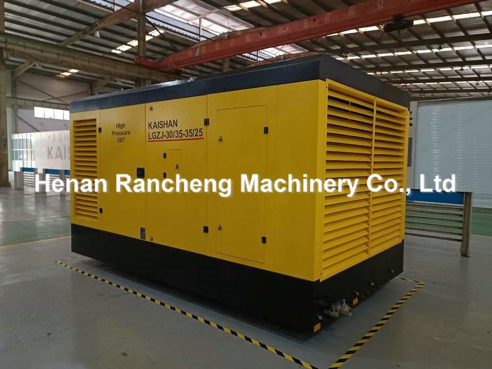 Diesel Engine Drilling Air Compressor 35 - 25bar Pressure 30 - 35m³/min Capacity