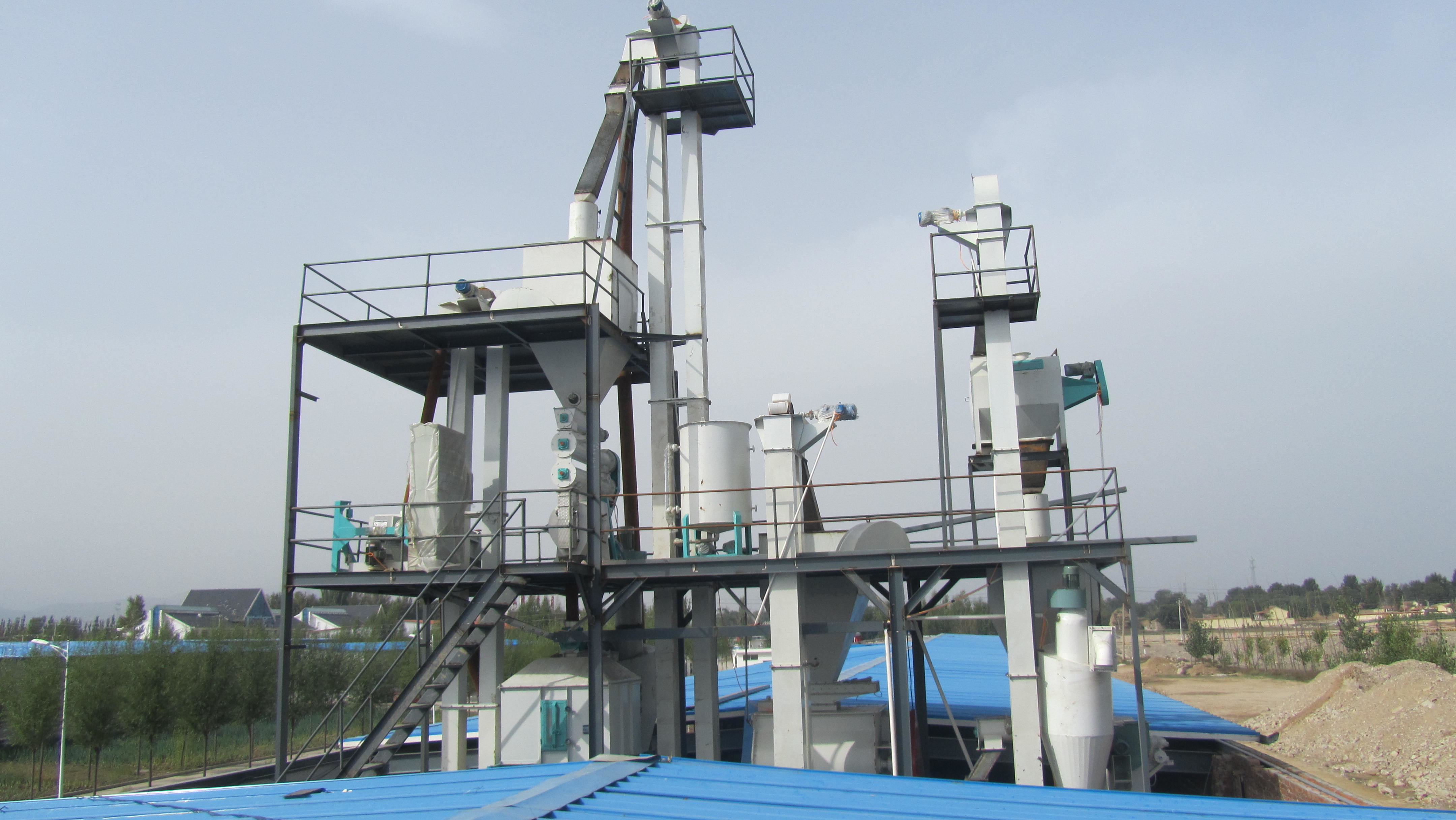 0.6-18TPH Feed Pellet Production Line Flour Soybean Broiler Feed Extruder