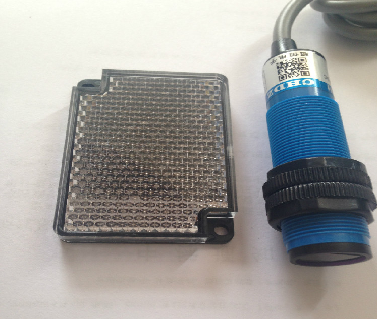 DC6-36V NPN,3-wire NC,diameter 18mm photoelectric sensor diffuse photoelectric switch With baffle