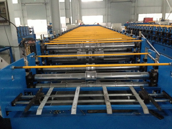 High Speed Metal Roofing Sheet Roll Forming Machinery 20 m / min With Gearbox Driving