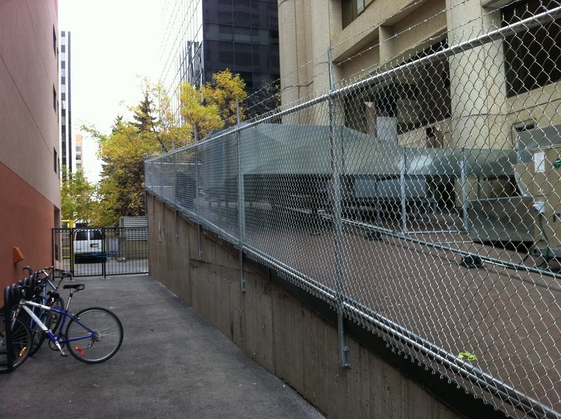 Powder Coated 3ft Stainless Steel Chain Link Fence Full Colour Strength 15m Rolls