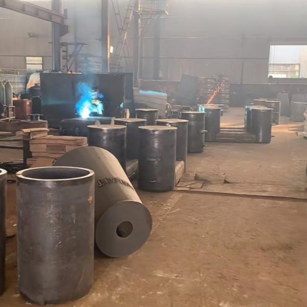 550KN Pillar Type Cast Iron HT200 Yacht Mooring Bollards Bitts Polished Dock Mooring
