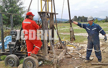 200m Hydraulic Water Drilling Machine Small Size Trailer Mounted
