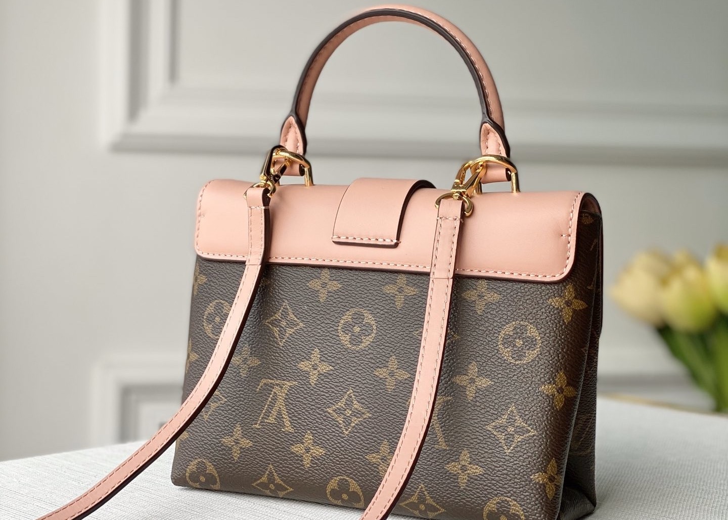 Women'S Black Handhold Luxury Bucket Bag With Lock Catch