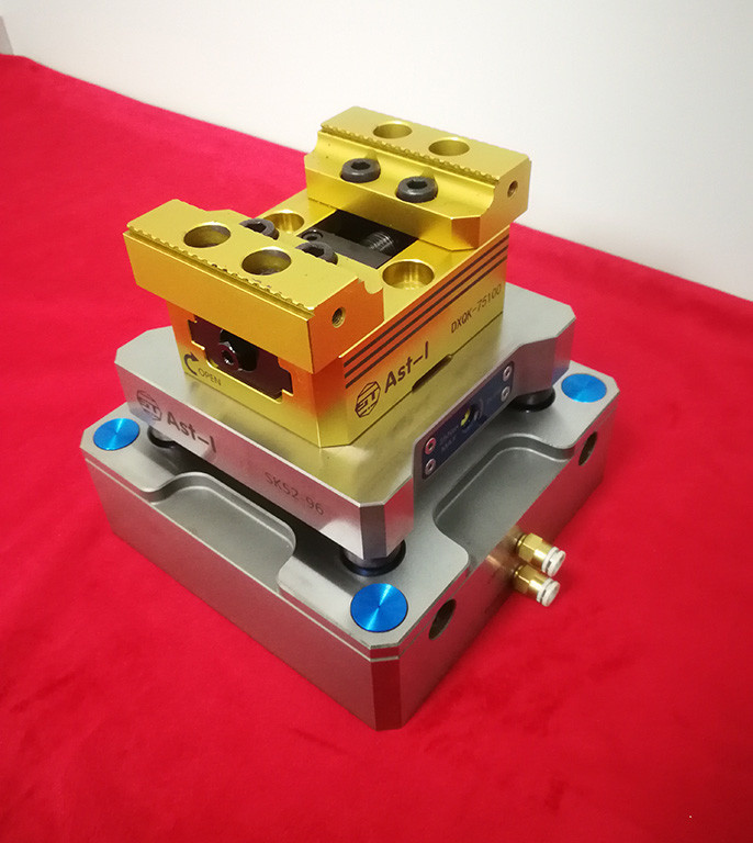 0.02mm 5 Axis Vise 60Nm Maual Self Centering Machine Vice 75100