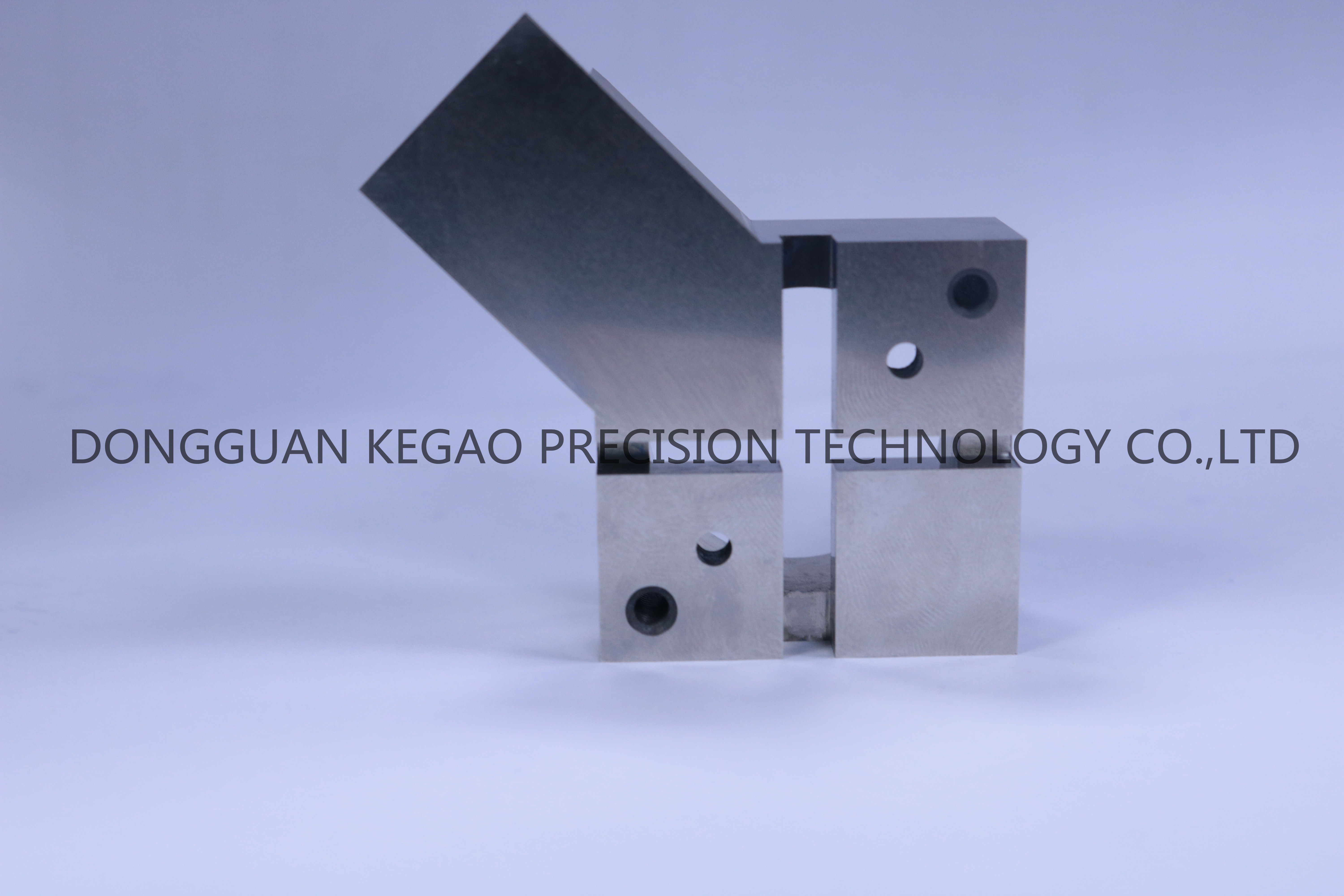 Block Metal Injection Molding Parts SKD11 Material 52HRC 0.003mm Accuracy