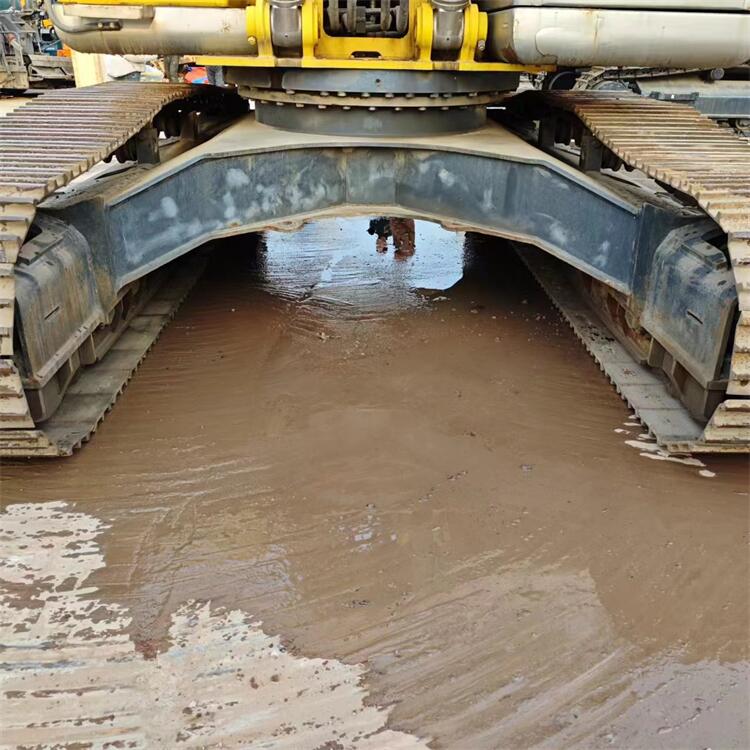 Used Kobelco 350 Excavator with 1.6m3 Bucket Capacity and HINO Engine in Shanghai Yard