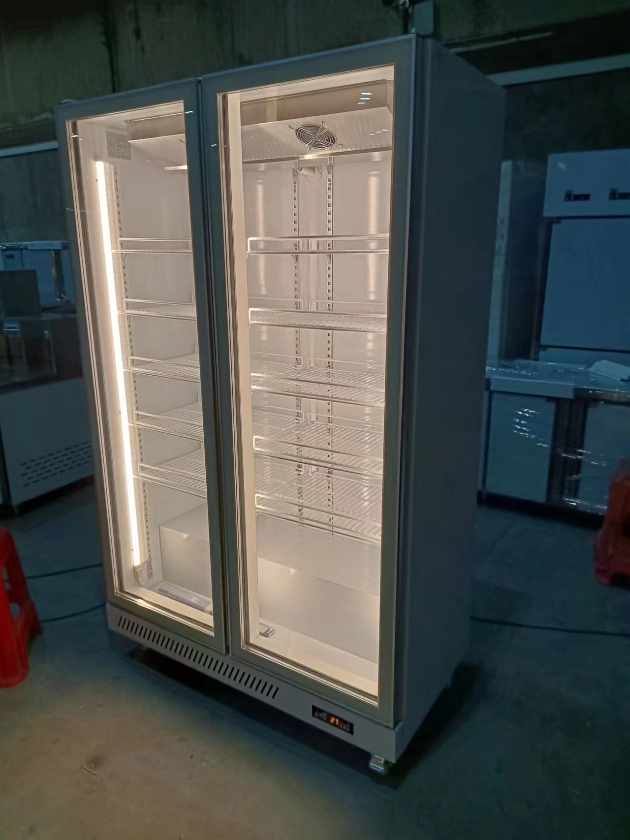 1000L Commercial Glass Door Chiller With R290 Refrigerant Upright Fridge