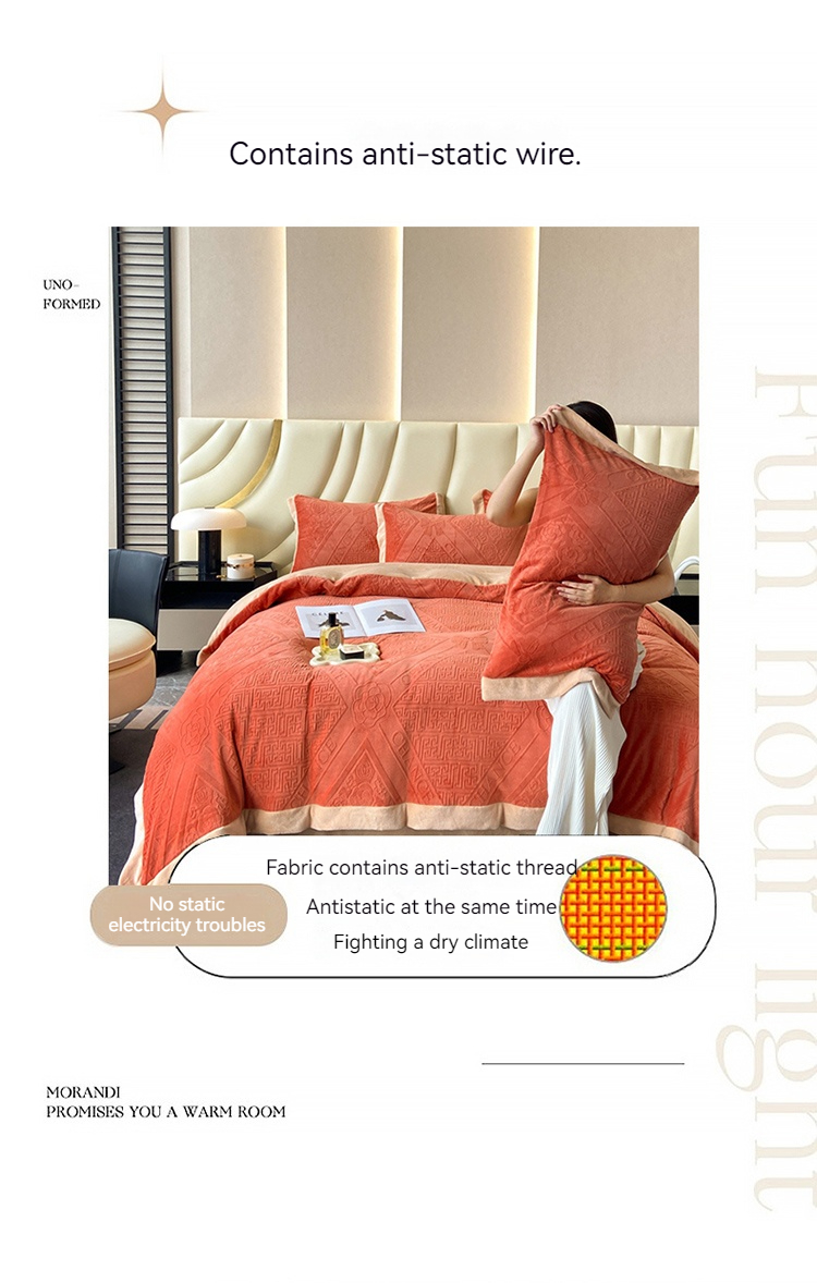 100% Polyester Fabric Winter Bedding Set Design with Luxury Bed and King Size Comforter