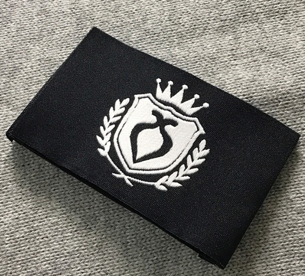 High Density Woven Fabric Labels Center Fold Brand Logo Custom Neck Labels
